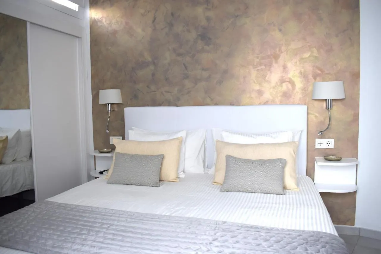 Apartment Bungalow La Palmera: Beachfront with Pool View Costa Teguise Spain