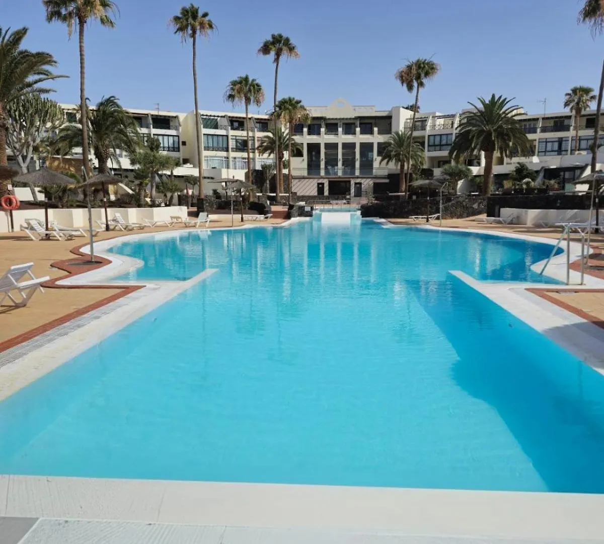 Bungalow La Palmera: Beachfront with Pool View Costa Teguise